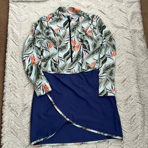 NWOT Modest Style Front Zip Bathing Suit Top Size Medium